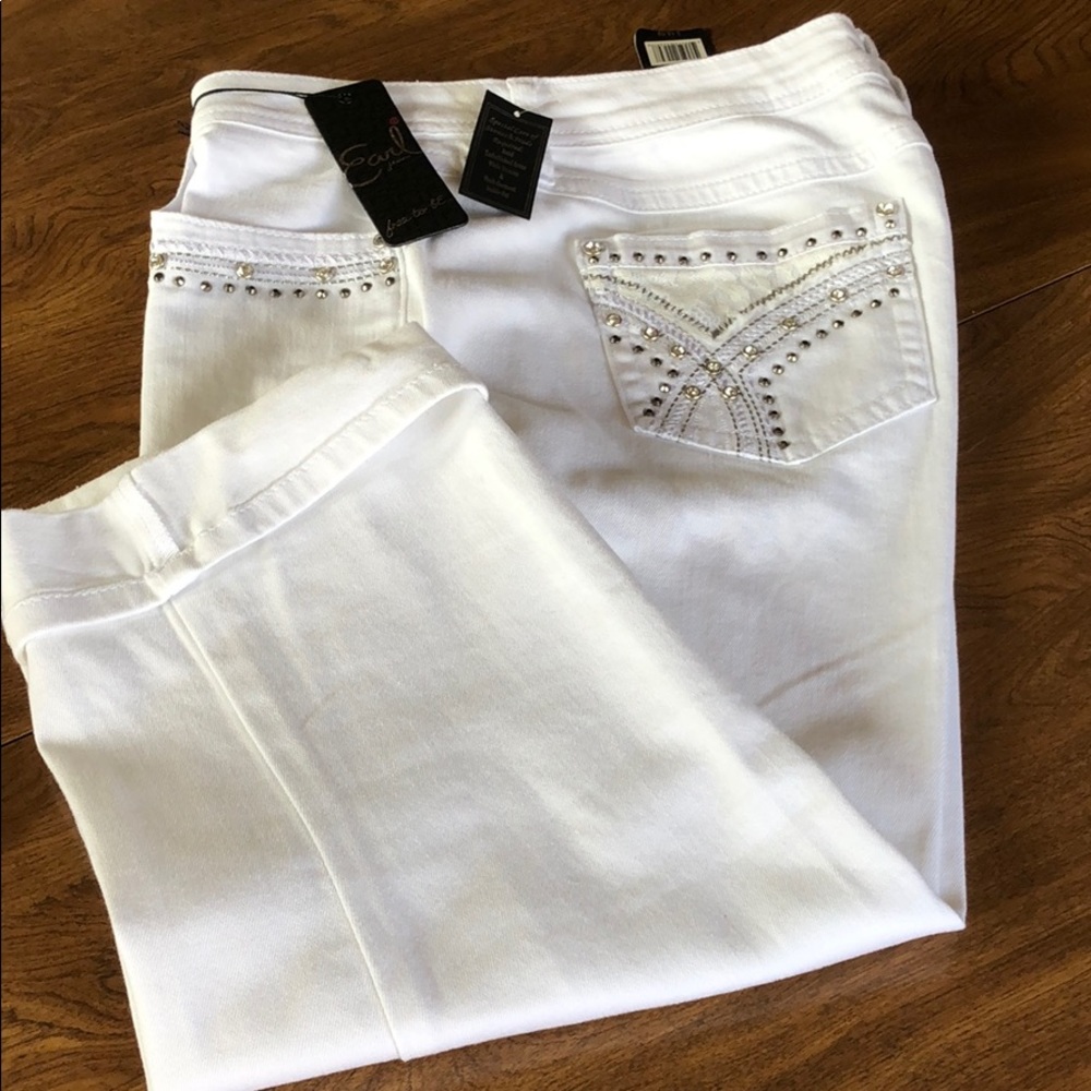 White Earl jean Capris NWT